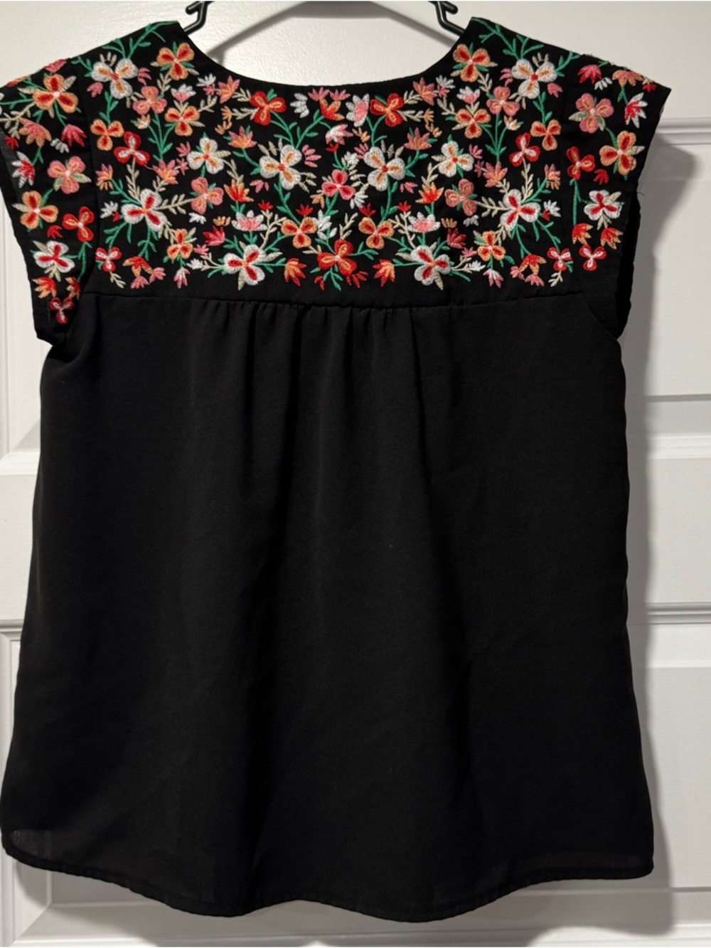 Black Floral Embroidered Capped Sleeve Top 04-0130 - Picture 4 of 7